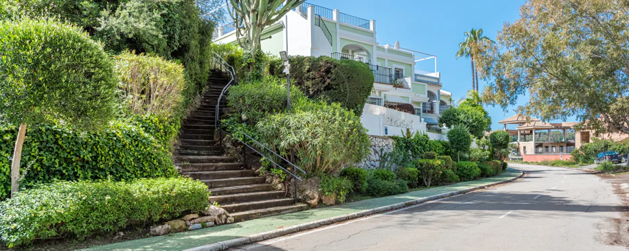 A cozy 2 bedroom townhouse located in a famous Aloha Pueblo, Nueva Andalucia.