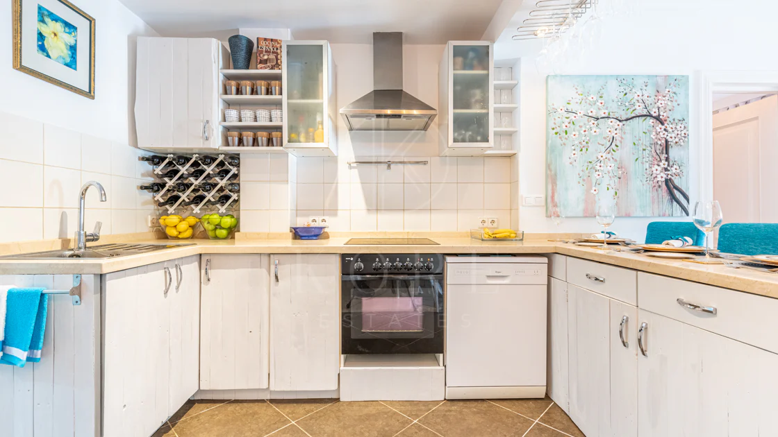A cozy 2 bedroom townhouse located in a famous Aloha Pueblo, Nueva Andalucia.