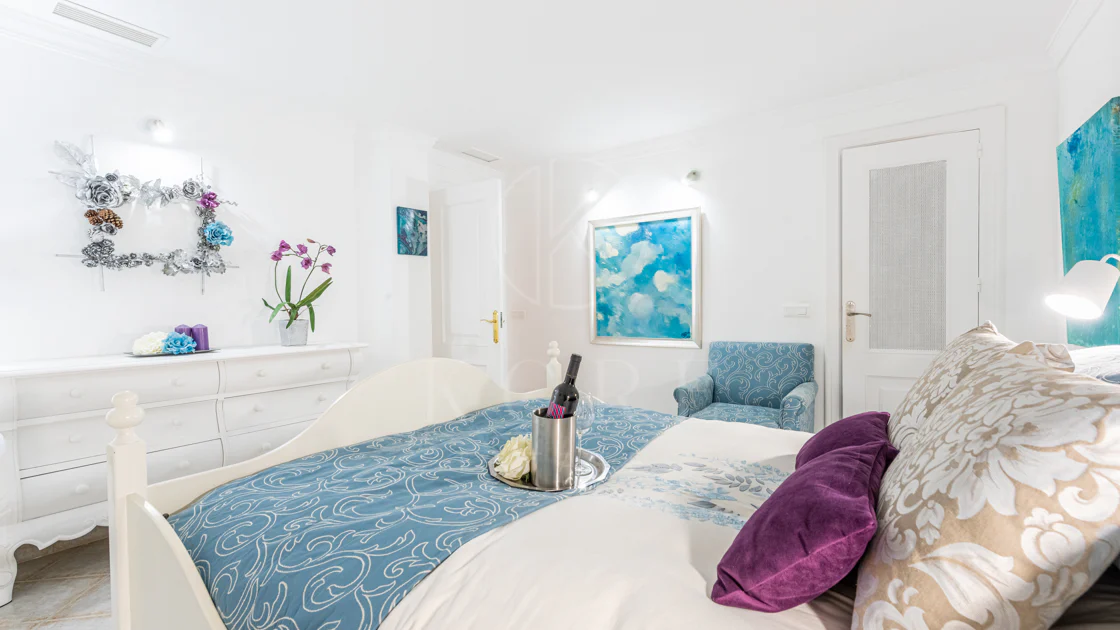 A cozy 2 bedroom townhouse located in a famous Aloha Pueblo, Nueva Andalucia.
