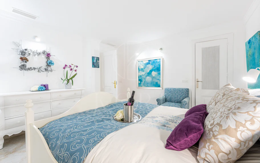 A cozy 2 bedroom townhouse located in a famous Aloha Pueblo, Nueva Andalucia.