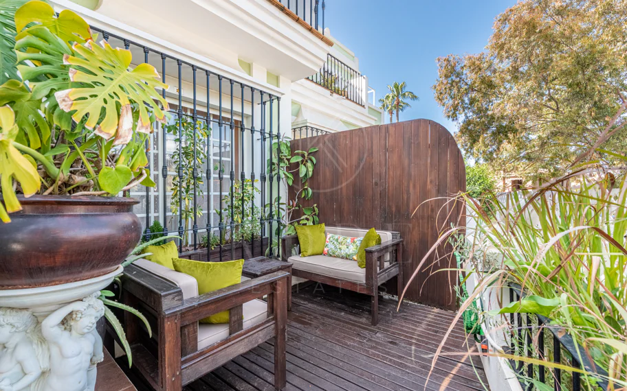 A cozy 2 bedroom townhouse located in a famous Aloha Pueblo, Nueva Andalucia.