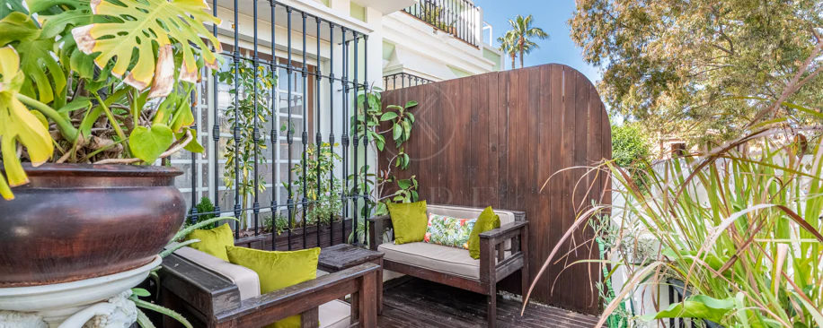 A cozy 2 bedroom townhouse located in a famous Aloha Pueblo, Nueva Andalucia.