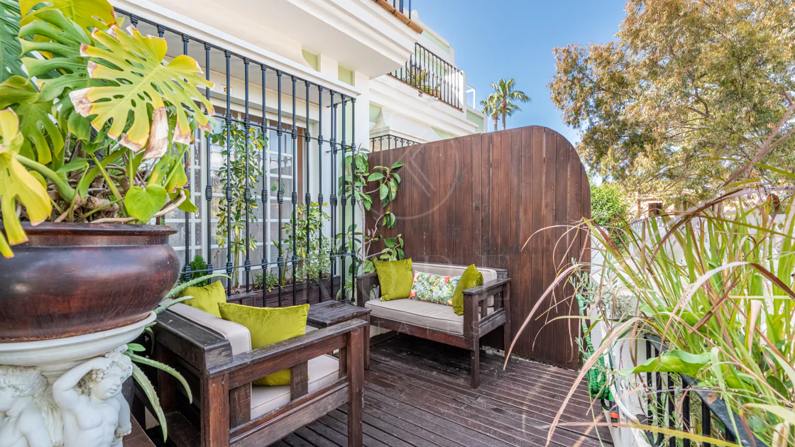 A cozy 2 bedroom townhouse located in a famous Aloha Pueblo, Nueva Andalucia.