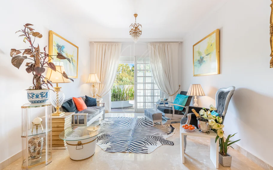 A cozy 2 bedroom townhouse located in a famous Aloha Pueblo, Nueva Andalucia.