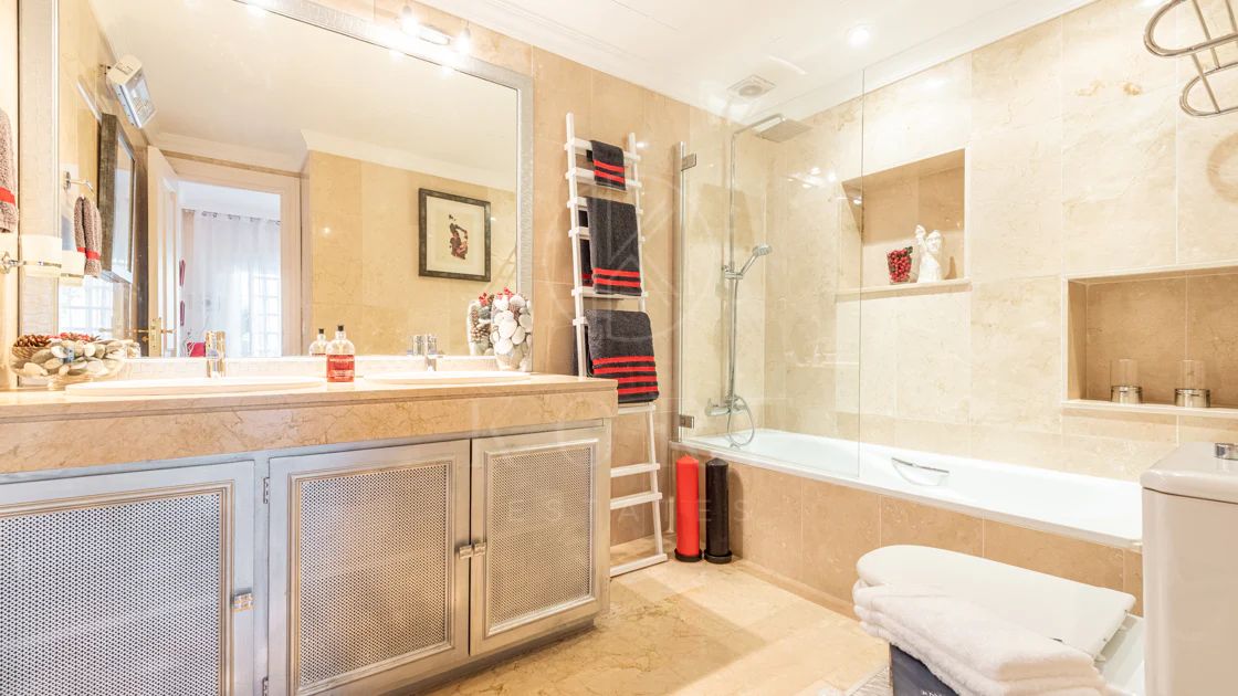 A cozy 2 bedroom townhouse located in a famous Aloha Pueblo, Nueva Andalucia.
