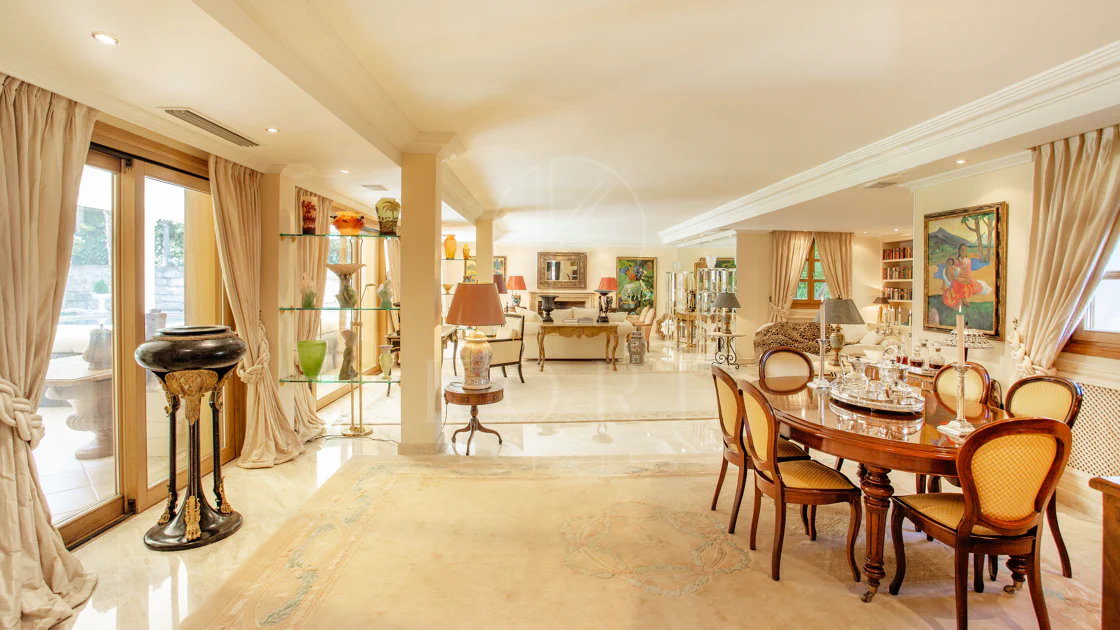 ESPECTACULAR VILLA DE LUJO DE 5 DORMITORIOS UBICADA EN NUEVA ANDALUCÍA