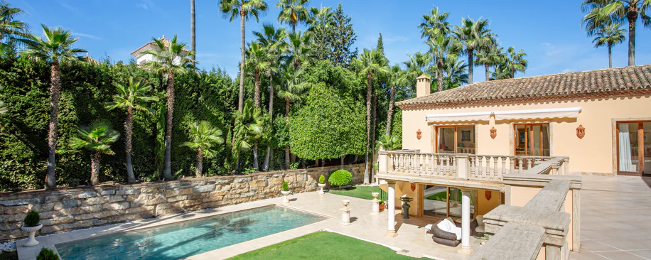 ESPECTACULAR VILLA DE LUJO DE 5 DORMITORIOS UBICADA EN NUEVA ANDALUCÍA