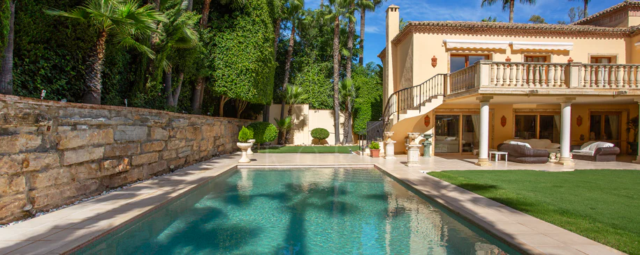 ESPECTACULAR VILLA DE LUJO DE 5 DORMITORIOS UBICADA EN NUEVA ANDALUCÍA