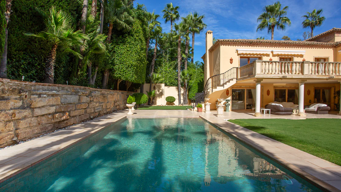 ESPECTACULAR VILLA DE LUJO DE 5 DORMITORIOS UBICADA EN NUEVA ANDALUCÍA