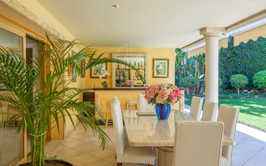 SPECTACULAR 5-BEDROOM LUXURY VILLA LOCATED IN NUEVA ANDALUCIA