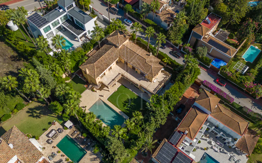 SPECTACULAR 5-BEDROOM LUXURY VILLA LOCATED IN NUEVA ANDALUCIA