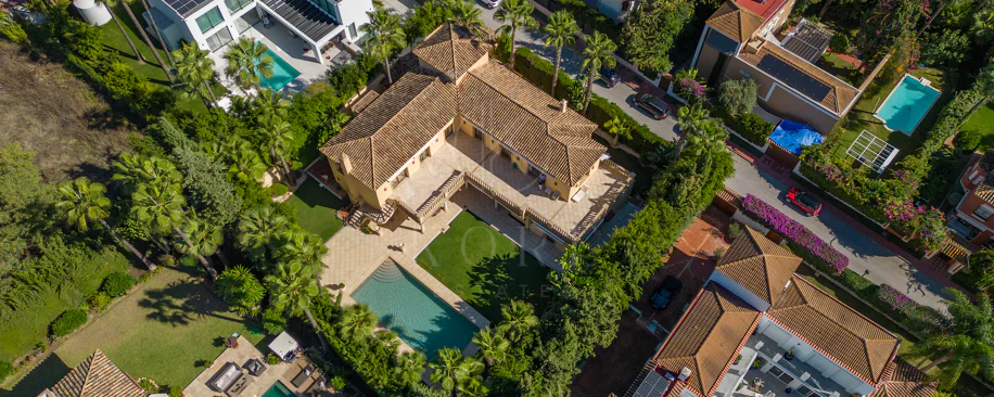 ESPECTACULAR VILLA DE LUJO DE 5 DORMITORIOS UBICADA EN NUEVA ANDALUCÍA