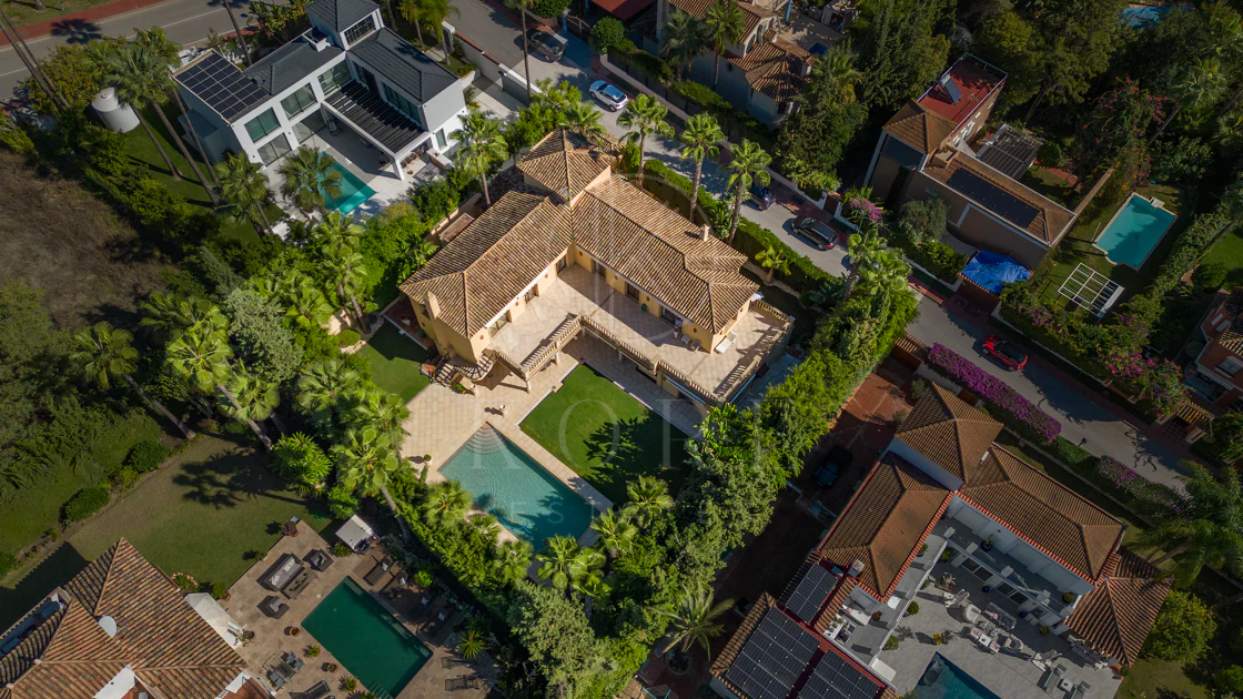 ESPECTACULAR VILLA DE LUJO DE 5 DORMITORIOS UBICADA EN NUEVA ANDALUCÍA