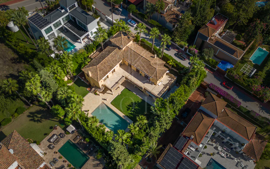 SPECTACULAR 5-BEDROOM LUXURY VILLA LOCATED IN NUEVA ANDALUCIA