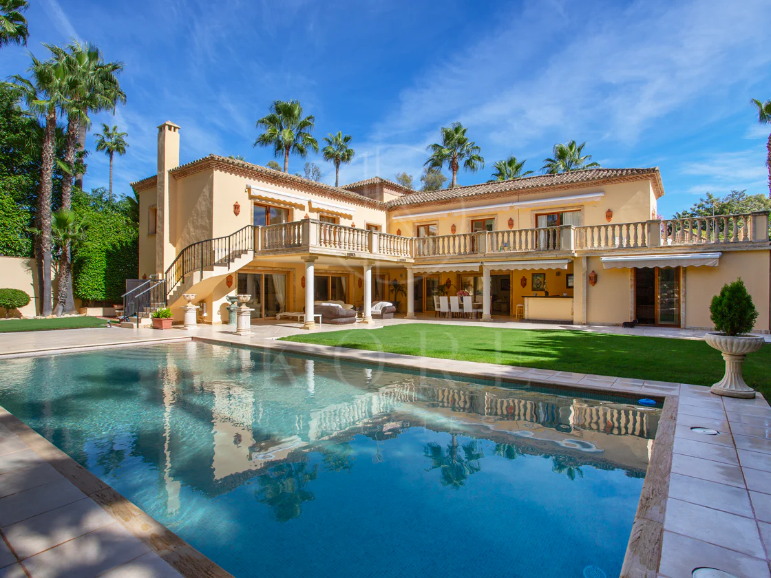 SPECTACULAR 5-BEDROOM LUXURY VILLA LOCATED IN NUEVA ANDALUCIA