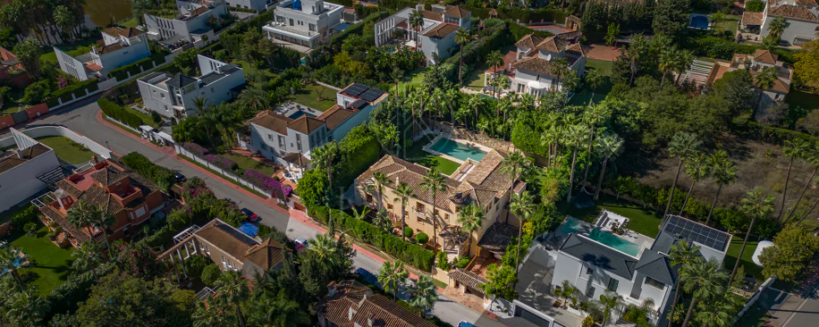 ESPECTACULAR VILLA DE LUJO DE 5 DORMITORIOS UBICADA EN NUEVA ANDALUCÍA