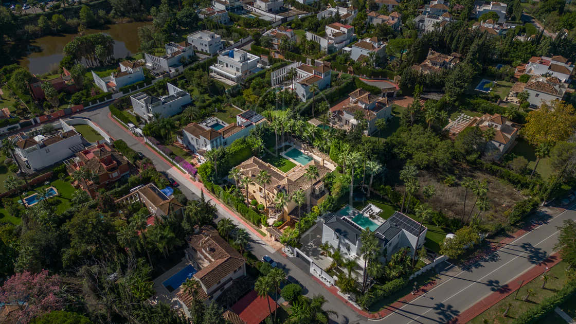 ESPECTACULAR VILLA DE LUJO DE 5 DORMITORIOS UBICADA EN NUEVA ANDALUCÍA