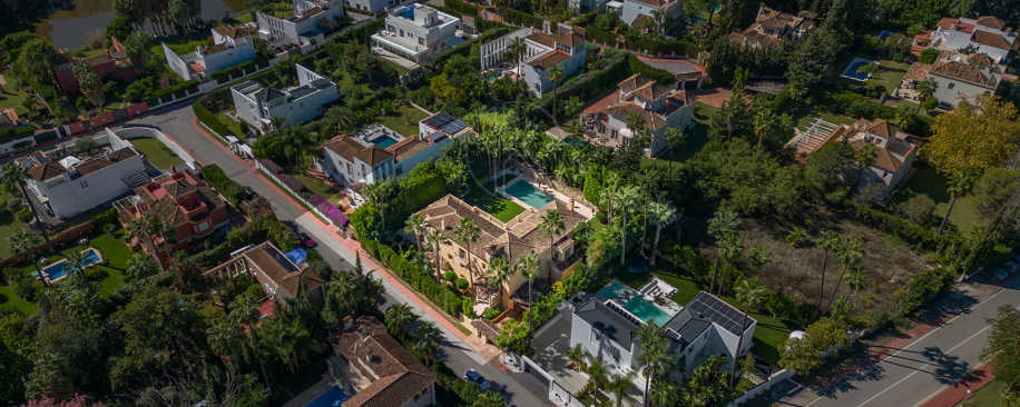 ESPECTACULAR VILLA DE LUJO DE 5 DORMITORIOS UBICADA EN NUEVA ANDALUCÍA