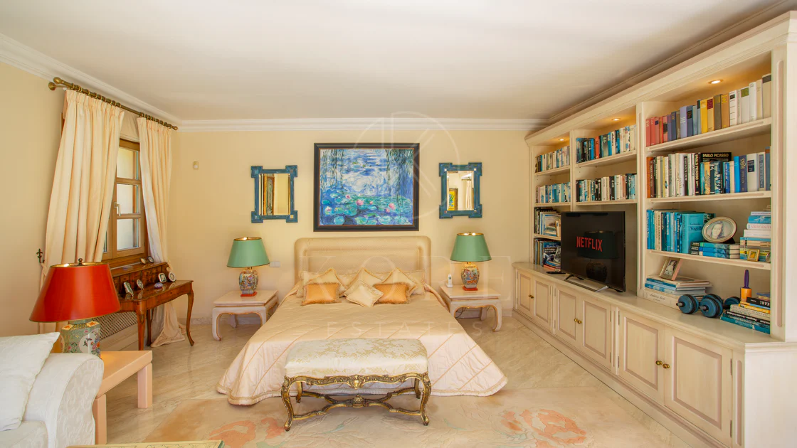 ESPECTACULAR VILLA DE LUJO DE 5 DORMITORIOS UBICADA EN NUEVA ANDALUCÍA