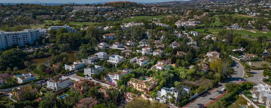 ESPECTACULAR VILLA DE LUJO DE 5 DORMITORIOS UBICADA EN NUEVA ANDALUCÍA
