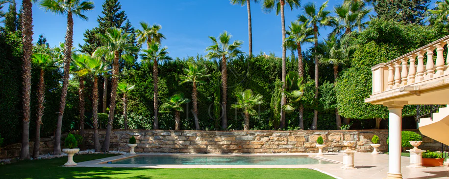 ESPECTACULAR VILLA DE LUJO DE 5 DORMITORIOS UBICADA EN NUEVA ANDALUCÍA