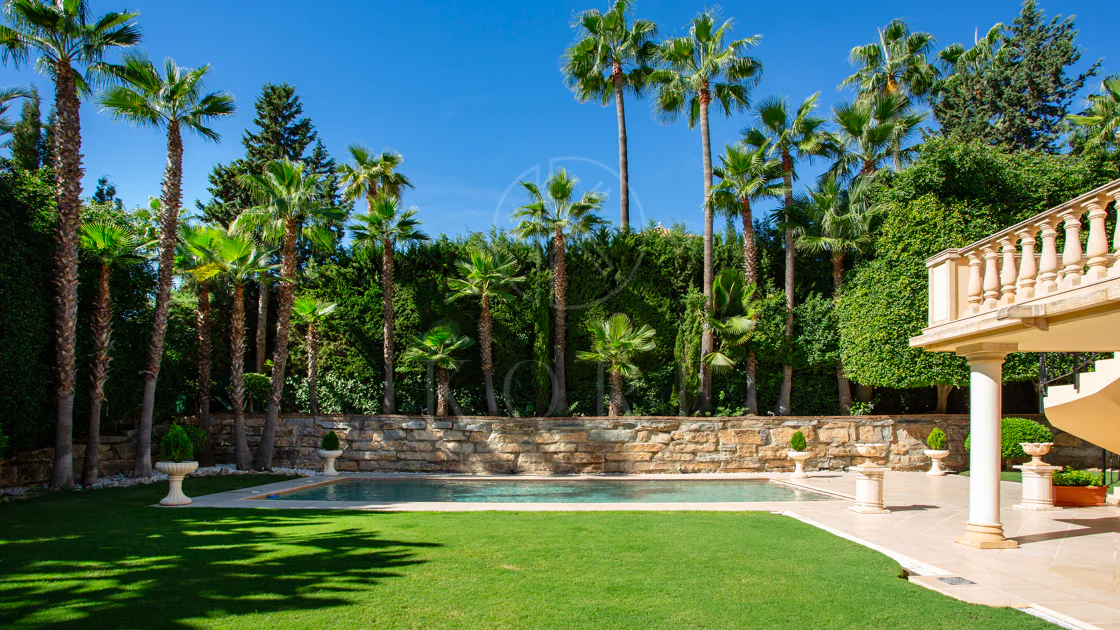 ESPECTACULAR VILLA DE LUJO DE 5 DORMITORIOS UBICADA EN NUEVA ANDALUCÍA