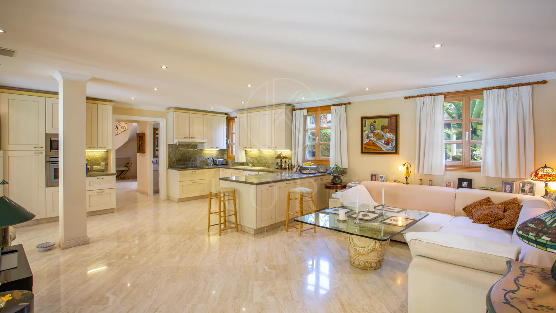 ESPECTACULAR VILLA DE LUJO DE 5 DORMITORIOS UBICADA EN NUEVA ANDALUCÍA