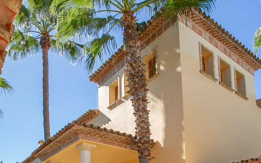 SPECTACULAR 5-BEDROOM LUXURY VILLA LOCATED IN NUEVA ANDALUCIA