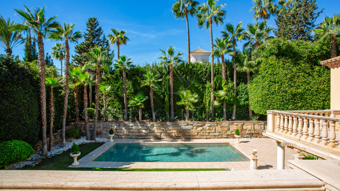 ESPECTACULAR VILLA DE LUJO DE 5 DORMITORIOS UBICADA EN NUEVA ANDALUCÍA