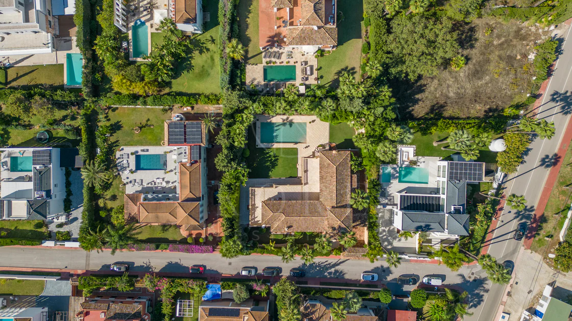 ESPECTACULAR VILLA DE LUJO DE 5 DORMITORIOS UBICADA EN NUEVA ANDALUCÍA