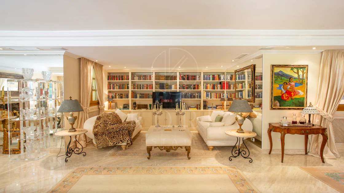 ESPECTACULAR VILLA DE LUJO DE 5 DORMITORIOS UBICADA EN NUEVA ANDALUCÍA