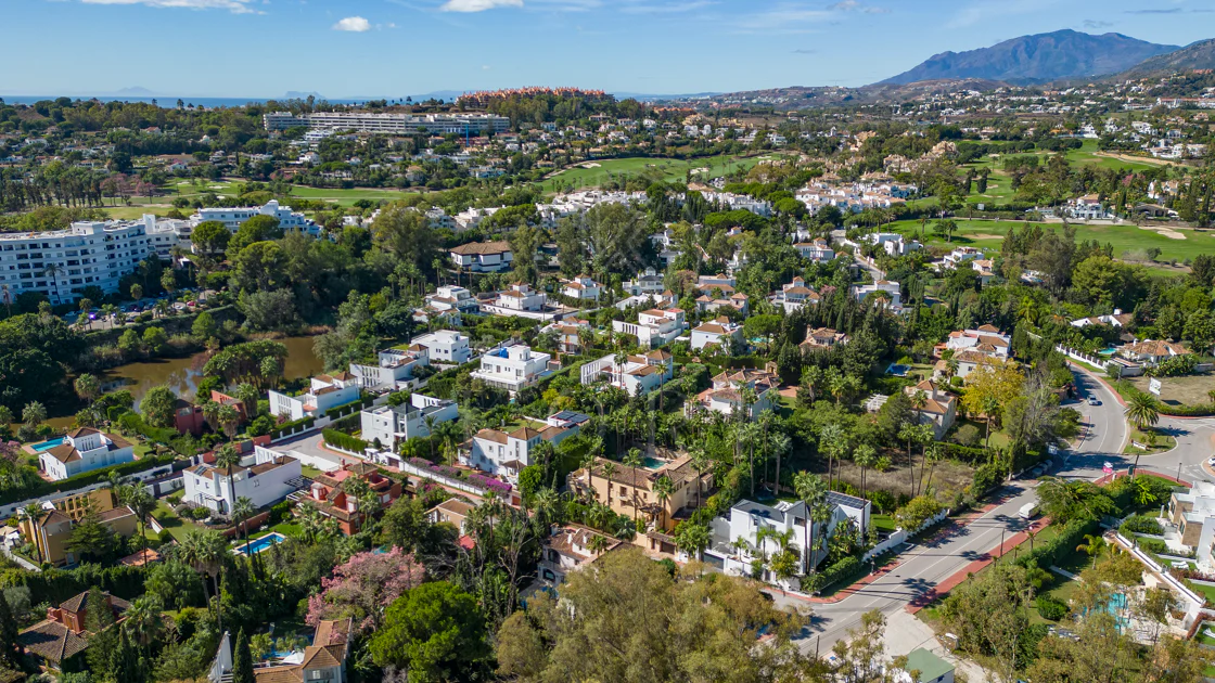 ESPECTACULAR VILLA DE LUJO DE 5 DORMITORIOS UBICADA EN NUEVA ANDALUCÍA