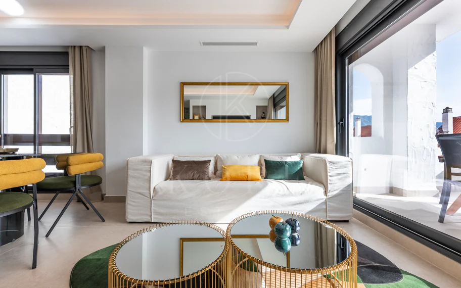 Beautifully renovated three-bedroom, east facing apartment, located in one of the most desirable complexes in Nueva Andalucia, La Maestranza.