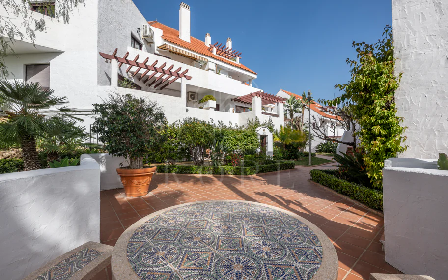 Beautifully renovated three-bedroom, east facing apartment, located in one of the most desirable complexes in Nueva Andalucia, La Maestranza.