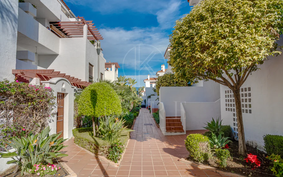 Beautifully renovated three-bedroom, east facing apartment, located in one of the most desirable complexes in Nueva Andalucia, La Maestranza.