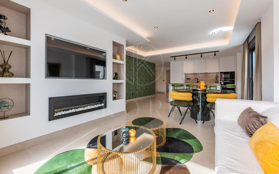 Beautifully renovated three-bedroom, east facing apartment, located in one of the most desirable complexes in Nueva Andalucia, La Maestranza.
