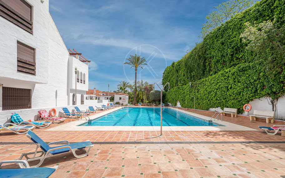 Beautifully renovated three-bedroom, east facing apartment, located in one of the most desirable complexes in Nueva Andalucia, La Maestranza.