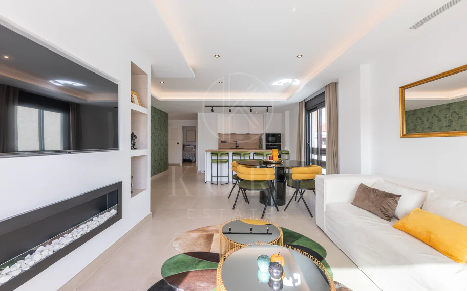 Beautifully renovated three-bedroom, east facing apartment, located in one of the most desirable complexes in Nueva Andalucia, La Maestranza.