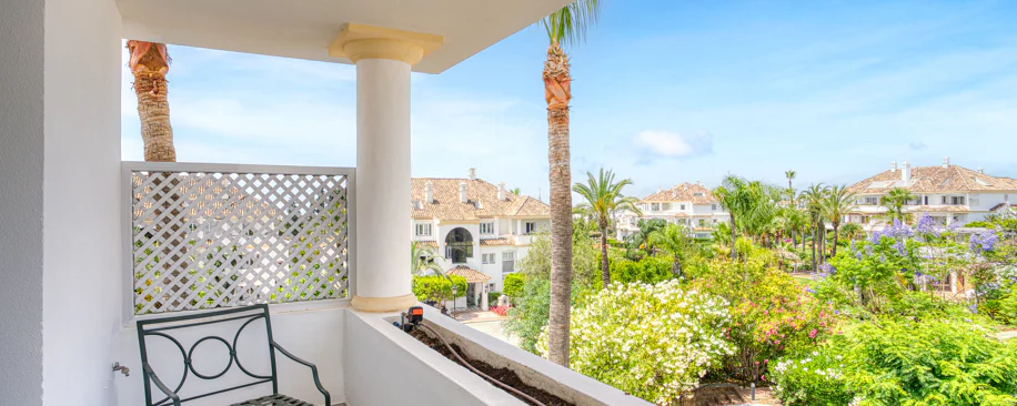 Wonderful three bedroom, south east facing duplex penthouse in the exclusive and gated community of Monte Paraiso on the Golden Mile