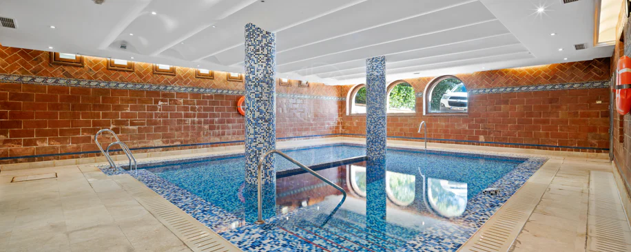 Wonderful three bedroom, south east facing duplex penthouse in the exclusive and gated community of Monte Paraiso on the Golden Mile