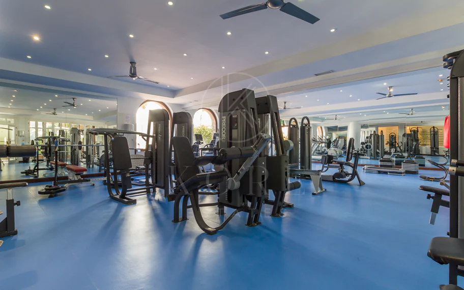 Wonderful three bedroom, south east facing duplex penthouse in the exclusive and gated community of Monte Paraiso on the Golden Mile