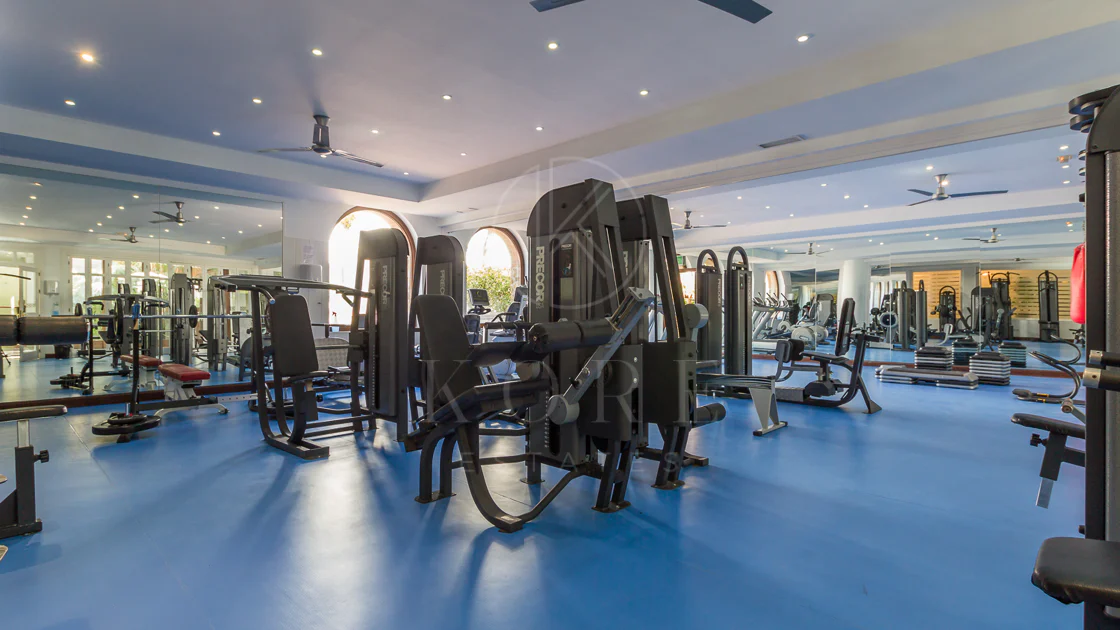 Wonderful three bedroom, south east facing duplex penthouse in the exclusive and gated community of Monte Paraiso on the Golden Mile