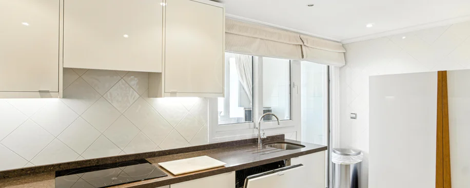 Wonderful three bedroom, south east facing duplex penthouse in the exclusive and gated community of Monte Paraiso on the Golden Mile