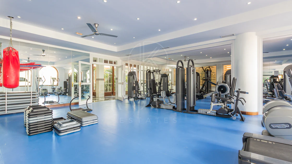 Wonderful three bedroom, south east facing duplex penthouse in the exclusive and gated community of Monte Paraiso on the Golden Mile