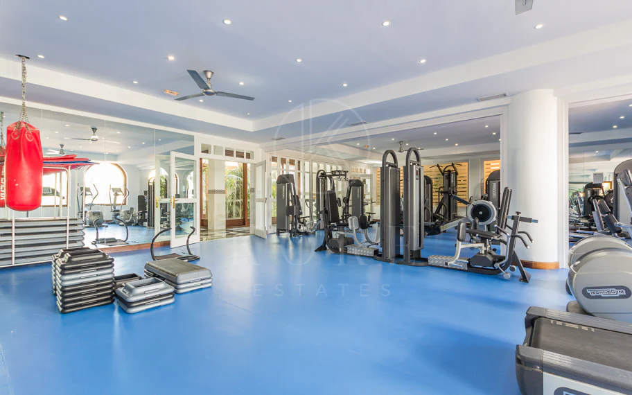 Wonderful three bedroom, south east facing duplex penthouse in the exclusive and gated community of Monte Paraiso on the Golden Mile