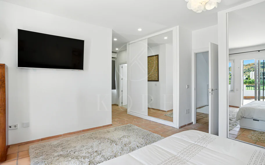 Beautiful five bedroom, Southwest-Facing Villa with Golf Views in Valle Romano (Estepona)