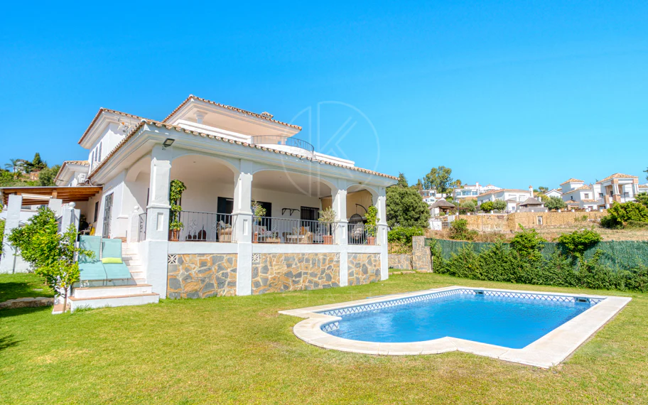 Beautiful five bedroom, Southwest-Facing Villa with Golf Views in Valle Romano (Estepona)