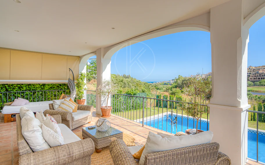 Beautiful five bedroom, Southwest-Facing Villa with Golf Views in Valle Romano (Estepona)