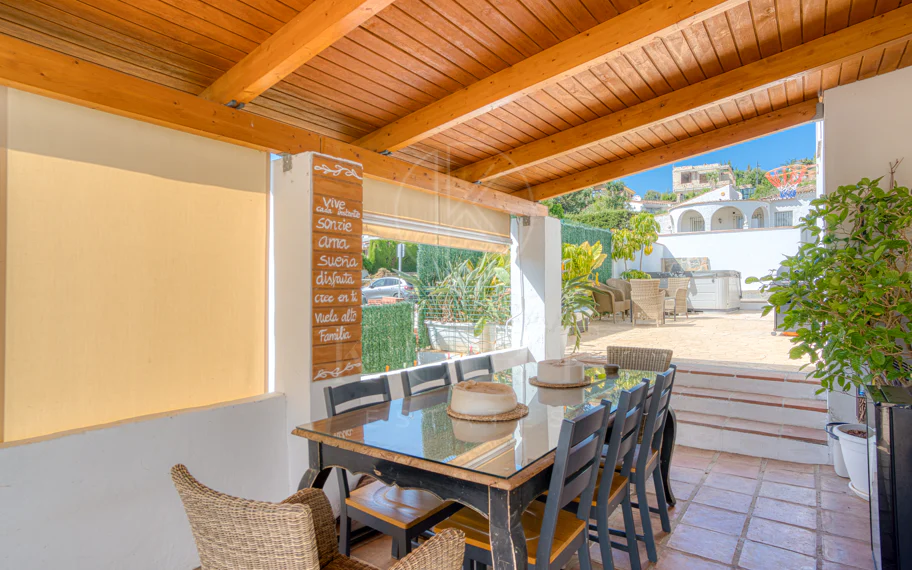 Beautiful five bedroom, Southwest-Facing Villa with Golf Views in Valle Romano (Estepona)