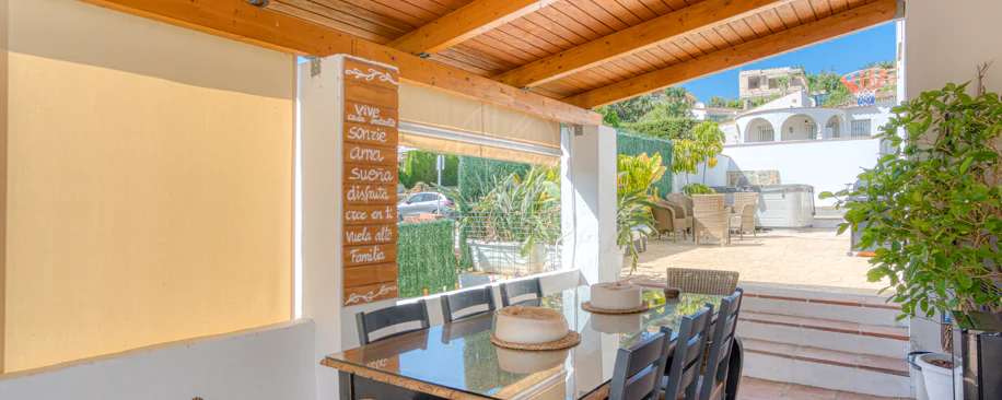 Vilă frumoasă cu cinci dormitoare, orientată spre sud-vest, cu vedere la terenul de golf în Valle Romano (Estepona)